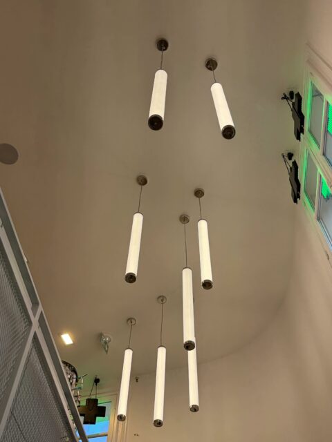 Notre toute dernière installation d’éclairage led 💡 #lumiaire #ambiance #ledlighting #led #leddesign